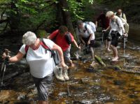 Marcheurs dans les gorges de la Canche